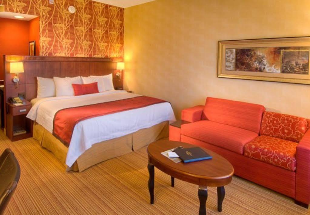 Hotel Courtyard Lancaster Fertility Zewnętrze zdjęcie