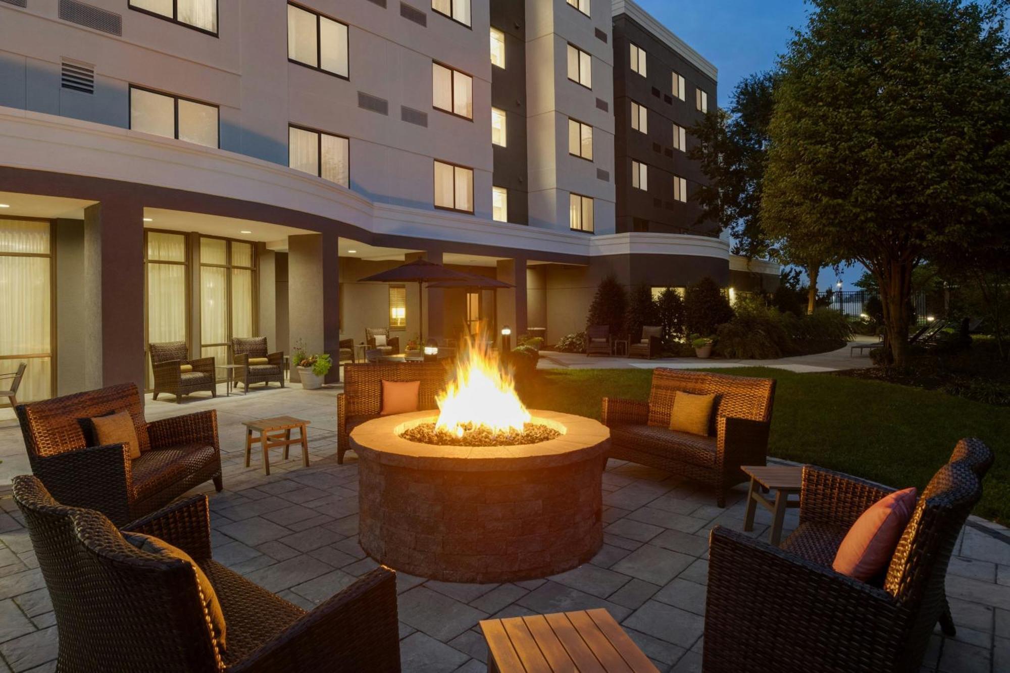 Hotel Courtyard Lancaster Fertility Zewnętrze zdjęcie